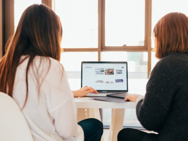 Descoperă Ofertele de Lucru în Londra, Birmingham, Manchester – Aplică pentru un Salariu mai Bun cu ManancaDestept.ro